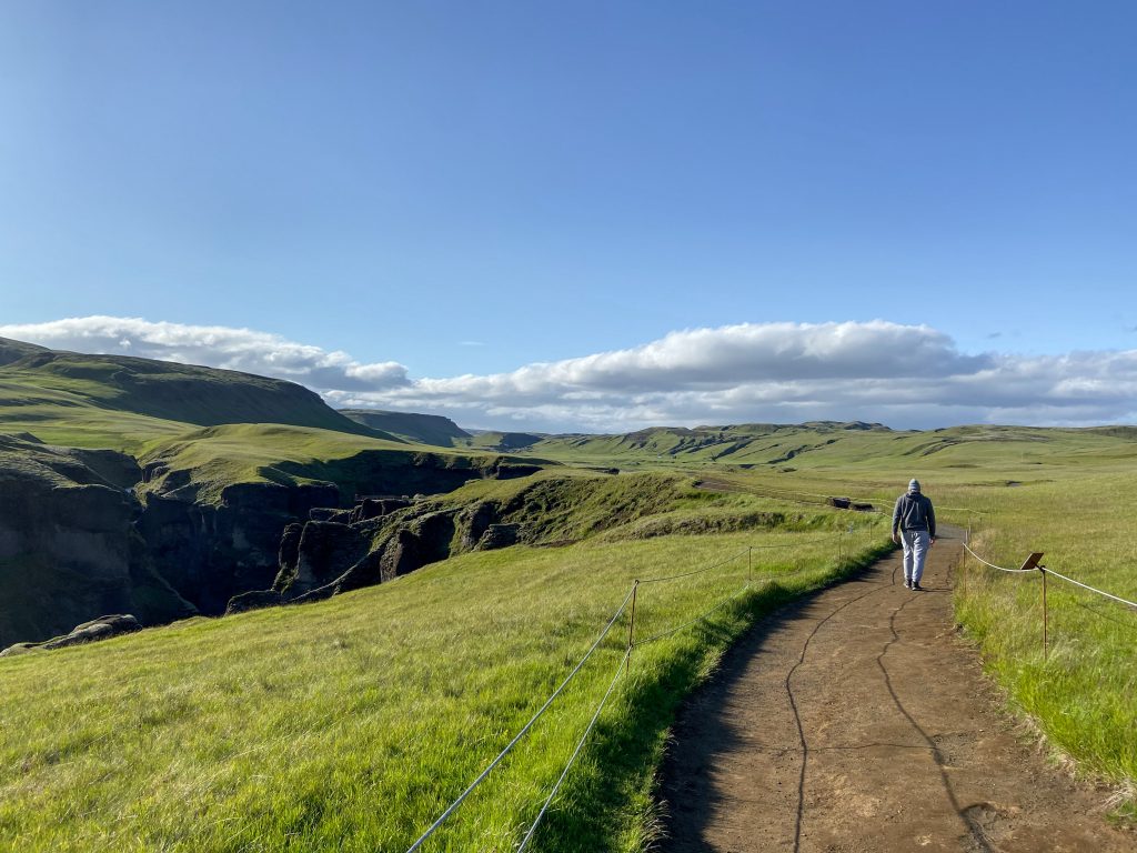 Kanion Fjaðrárgljúfur ścieżka