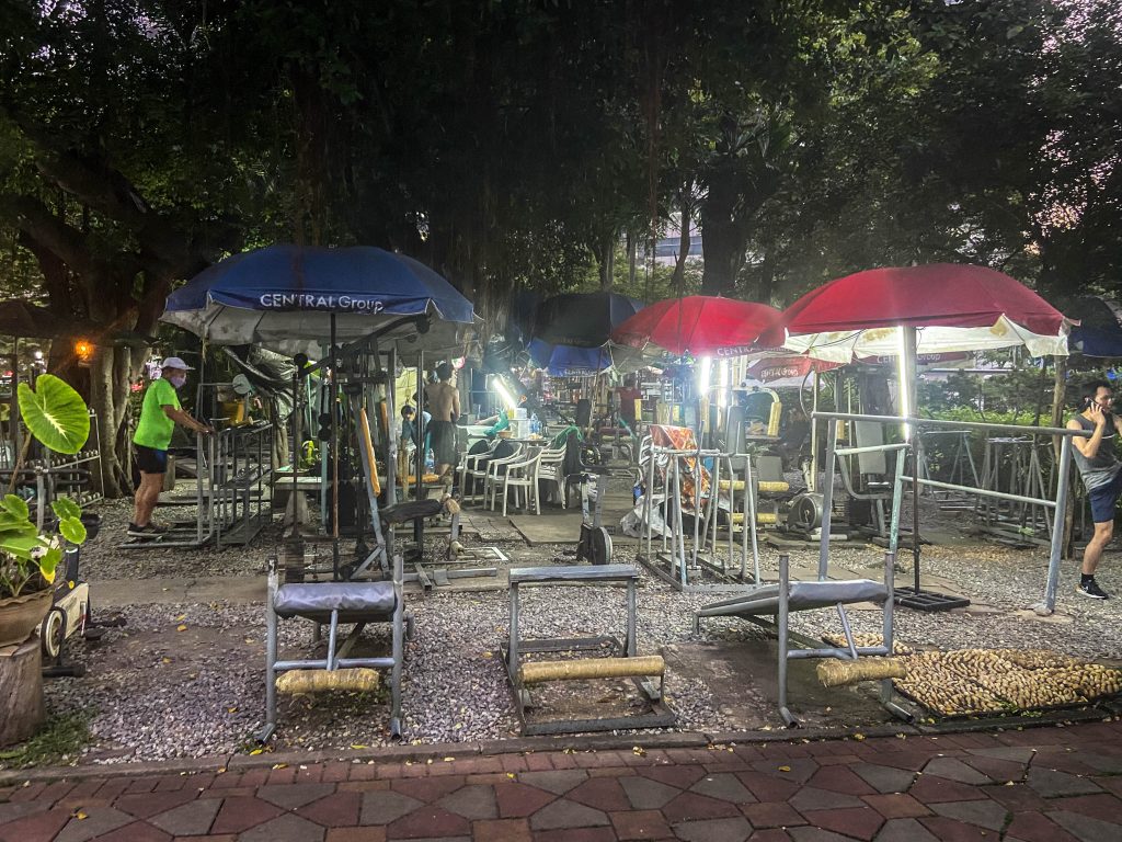 siłownia w Lumphini Park w Bangkoku
